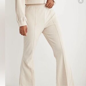 NWOT Aerie L Groove-On Rib Velour Flare pant